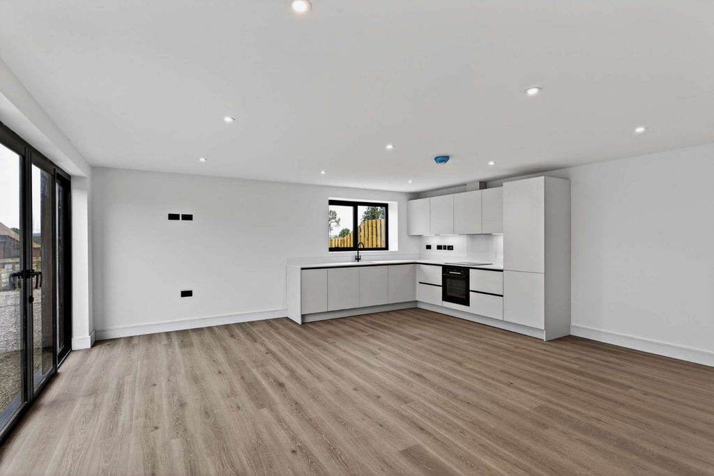 Property photo 2 of 18 Kitchen/Sitting Room
