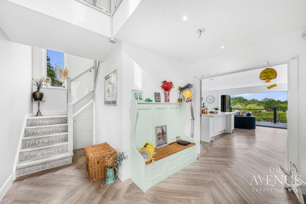 Property photo 2 of 43 5520782