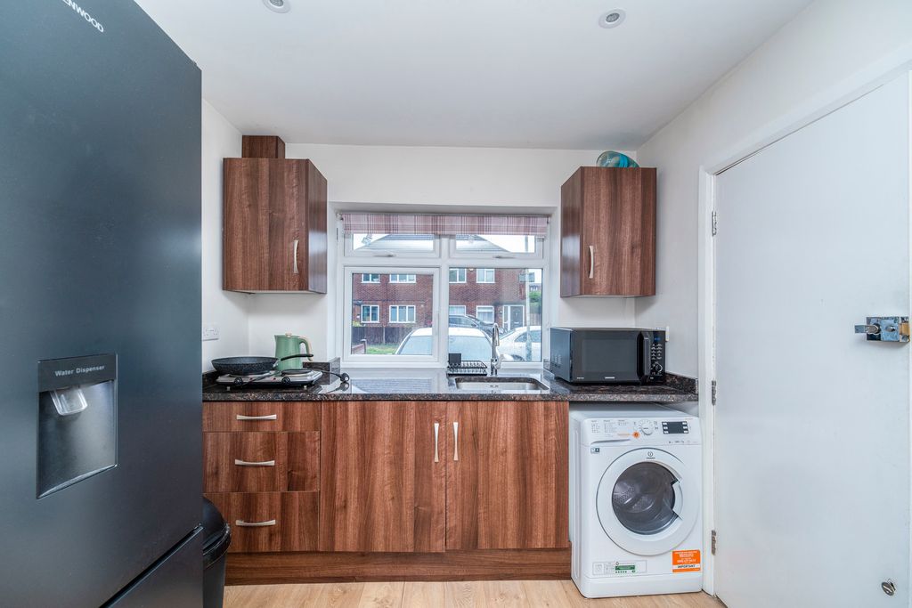 Property photo 1 of 11 Pbox-Img.Jpg