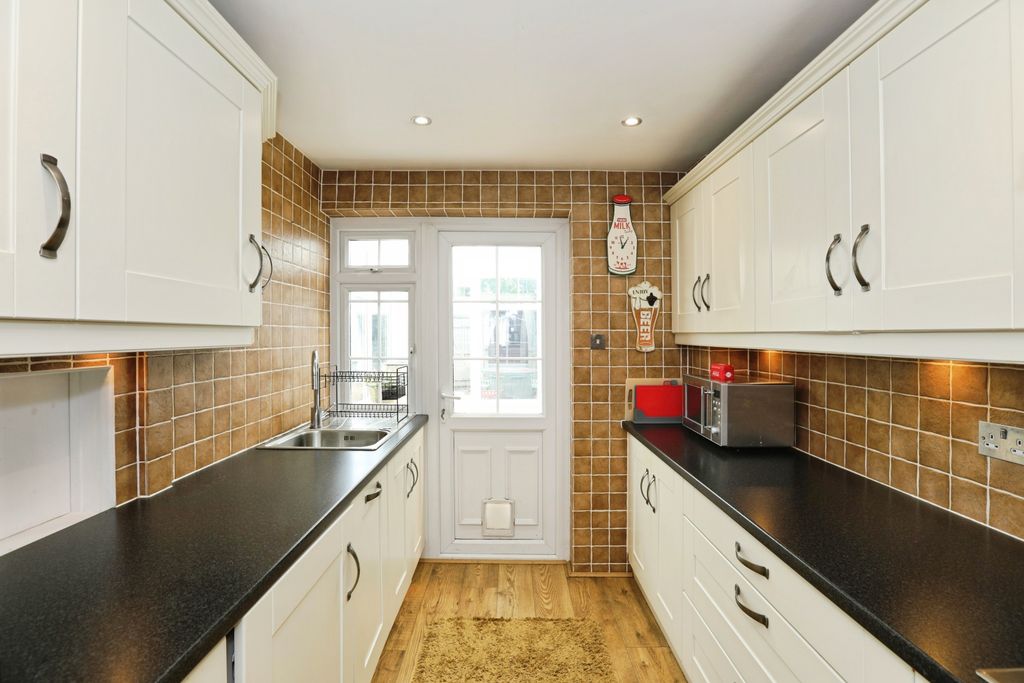 Property photo 3 of 15 Kitchen