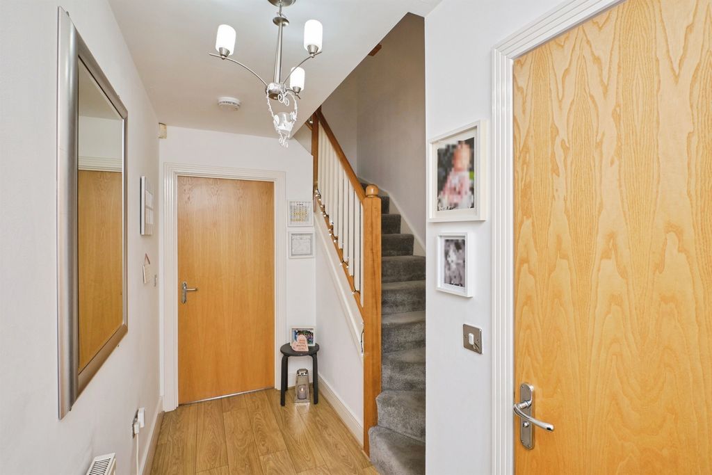 Property photo 3 of 20