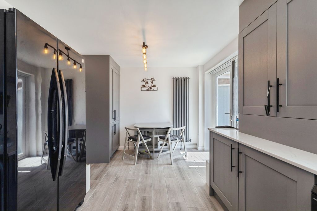 Property photo 3 of 20 Pbox-Img.Jpg