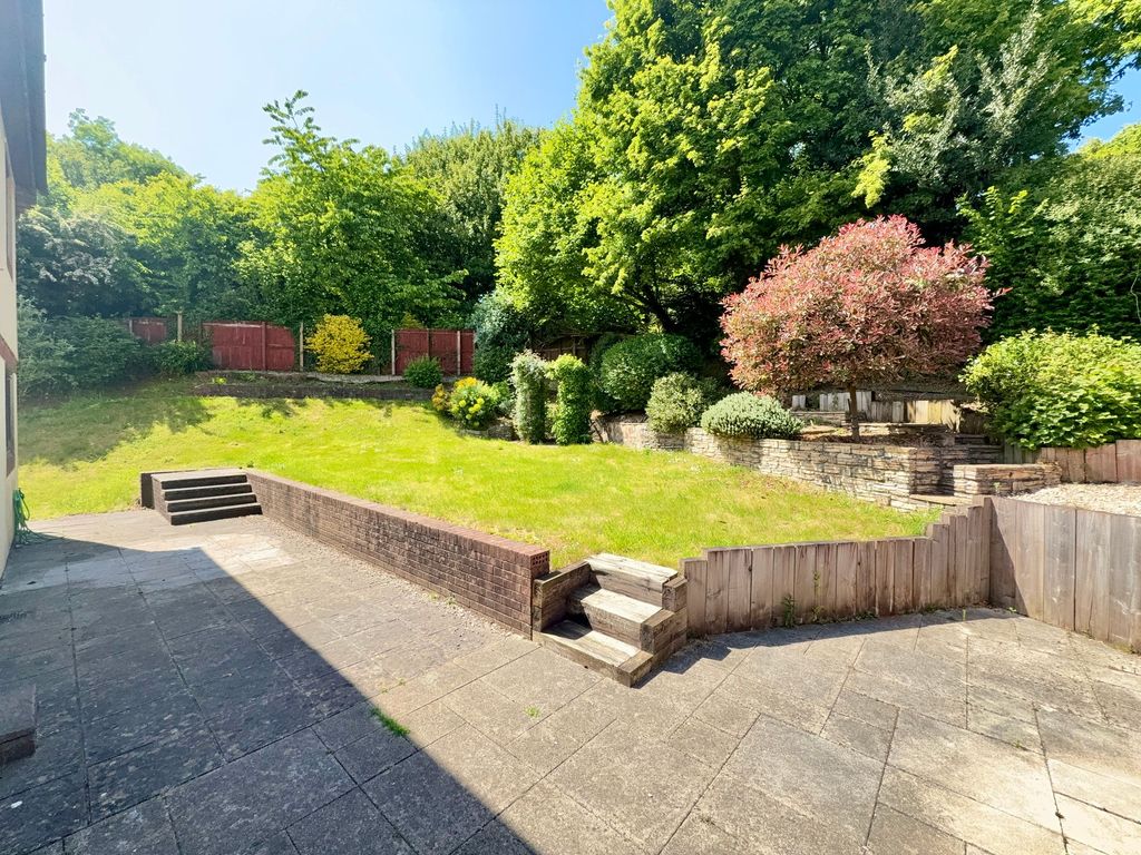 Property photo 2 of 25