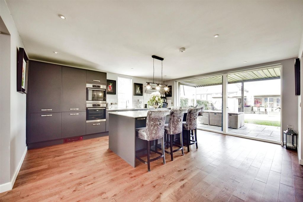 Property photo 2 of 20 Kitchen