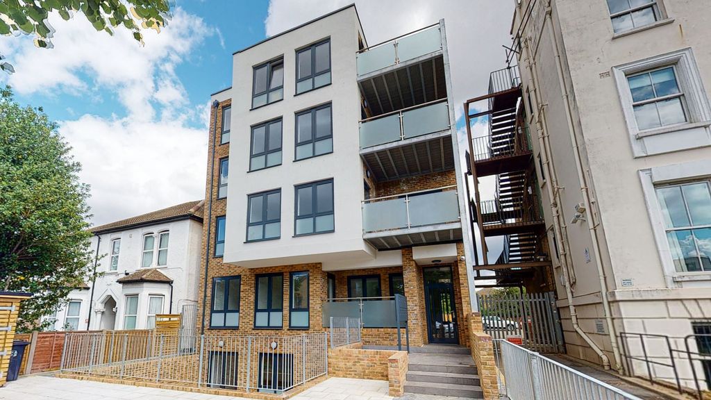 Property photo 1 of 10 External