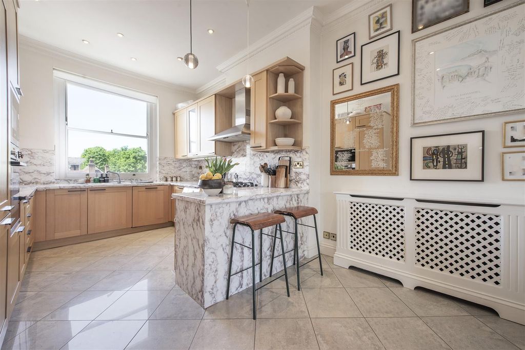 Property photo 2 of 23