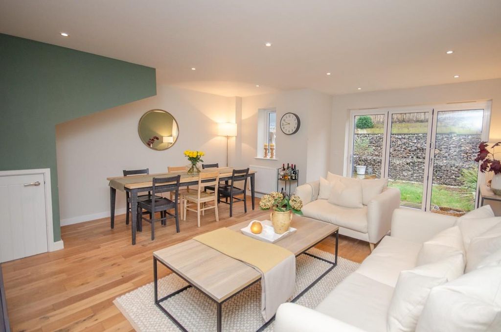 Property photo 2 of 25 Living Room Pic 4.Jpg