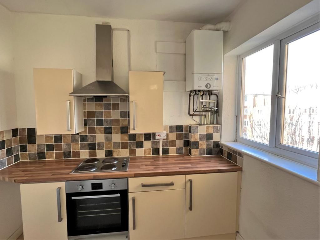 Property photo 1 of 10 Kitchen