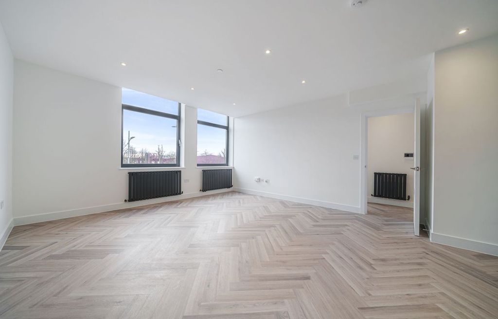 Property photo 2 of 8