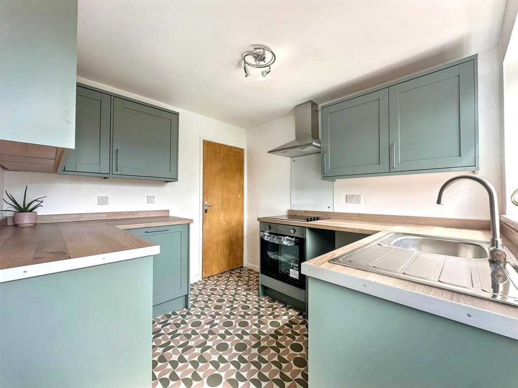 Property photo 2 of 21 Kitchen