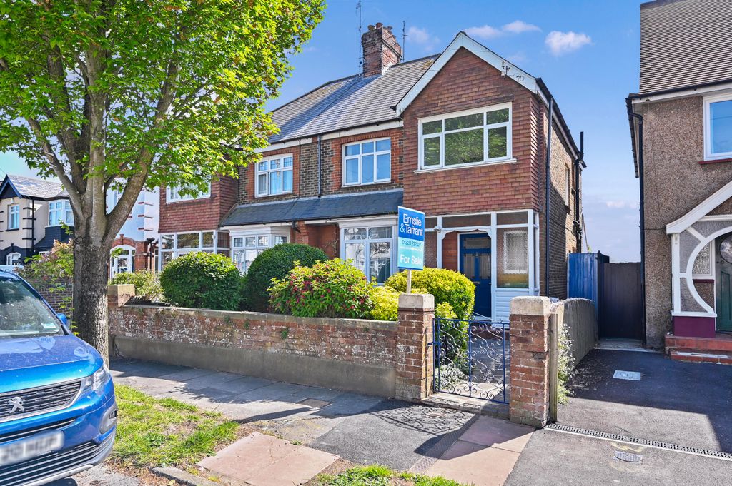 Property photo 1 of 28