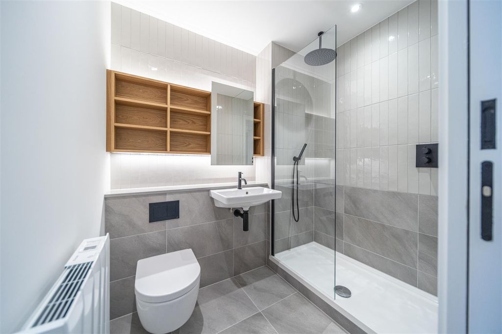 Property photo 3 of 6 9-10 George Street (103 Of 120).Jpg