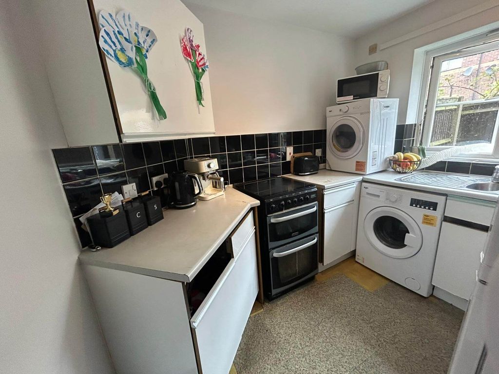 Property photo 3 of 13 Kitchen 1.Jpeg