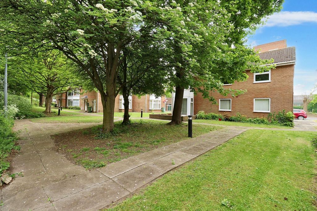 Property photo 2 of 17