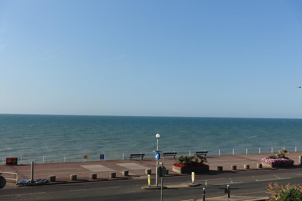 Property photo 3 of 25 Sea Views