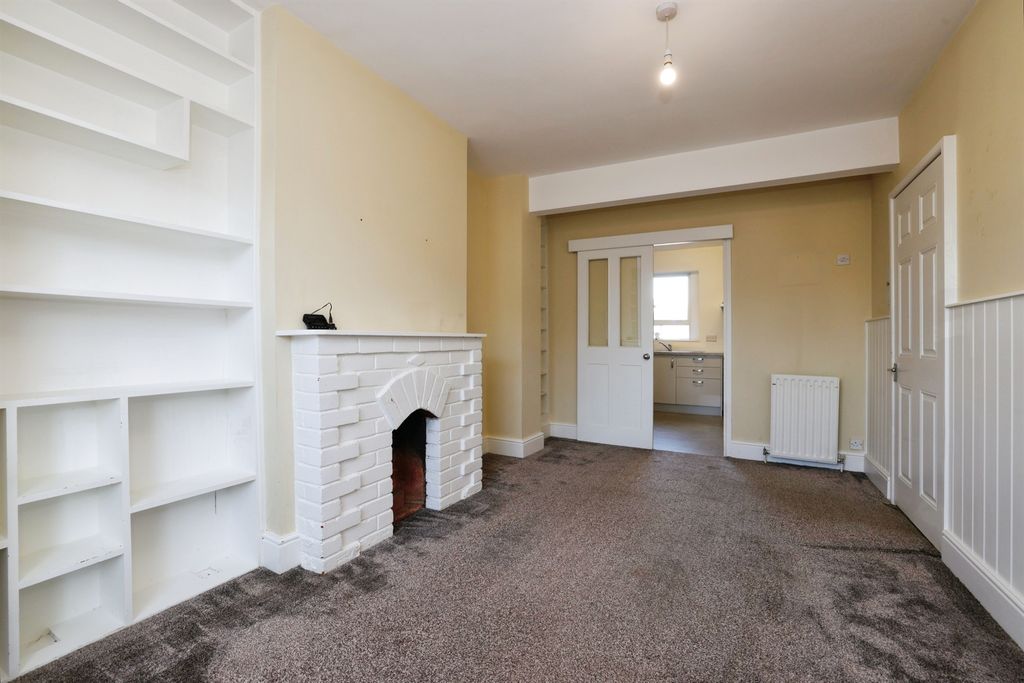 Property photo 3 of 12