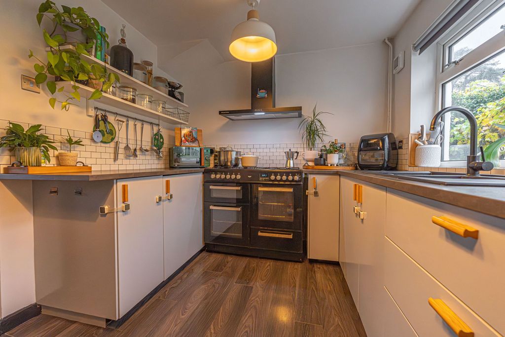 Property photo 2 of 41