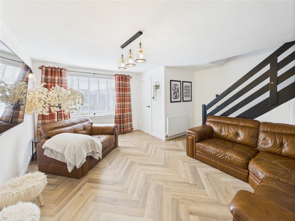 Property photo 3 of 20 Cam01258G0-Pr0086-Still010.Jpg