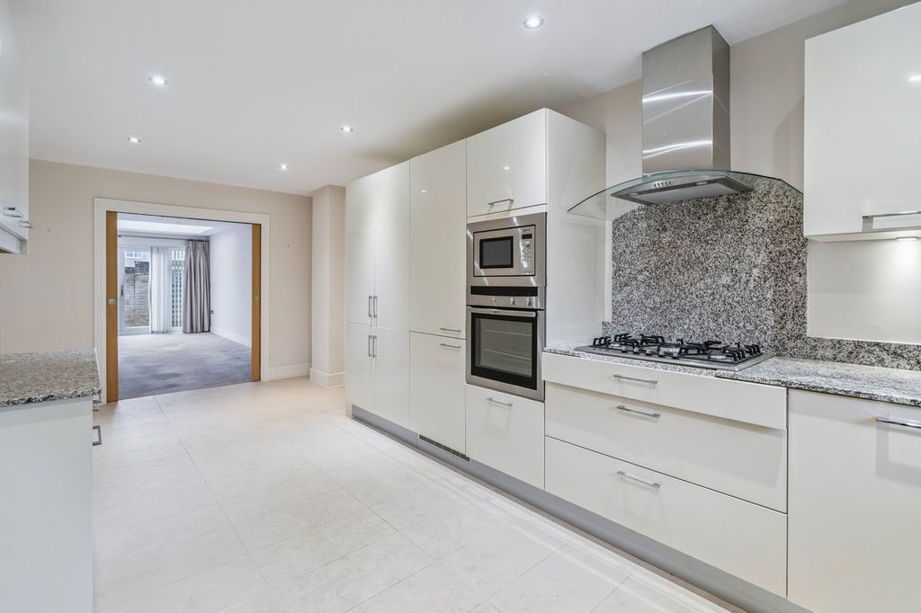 Property photo 3 of 27