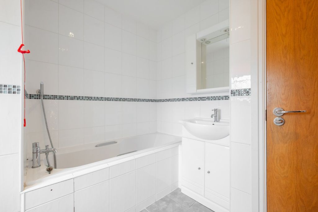 Additional image 13 of 2 bed flat for saleHolme Valley Court, Huddersfield Road, Holmfirth HD9