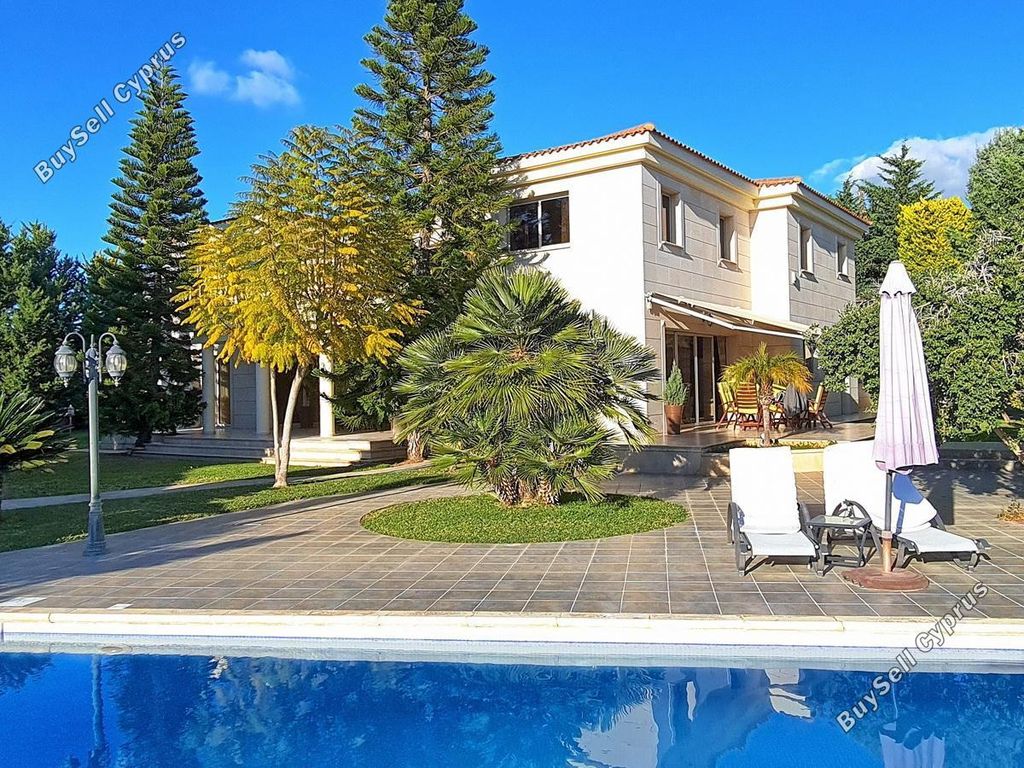 Property photo 1 of 74