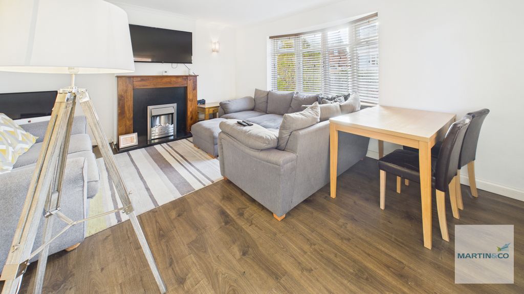 Property photo 2 of 25 Cam03663G0-Pr0215-Still001