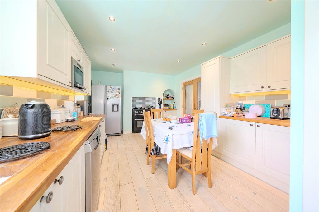 Property photo 2 of 12 Dining Kitchen