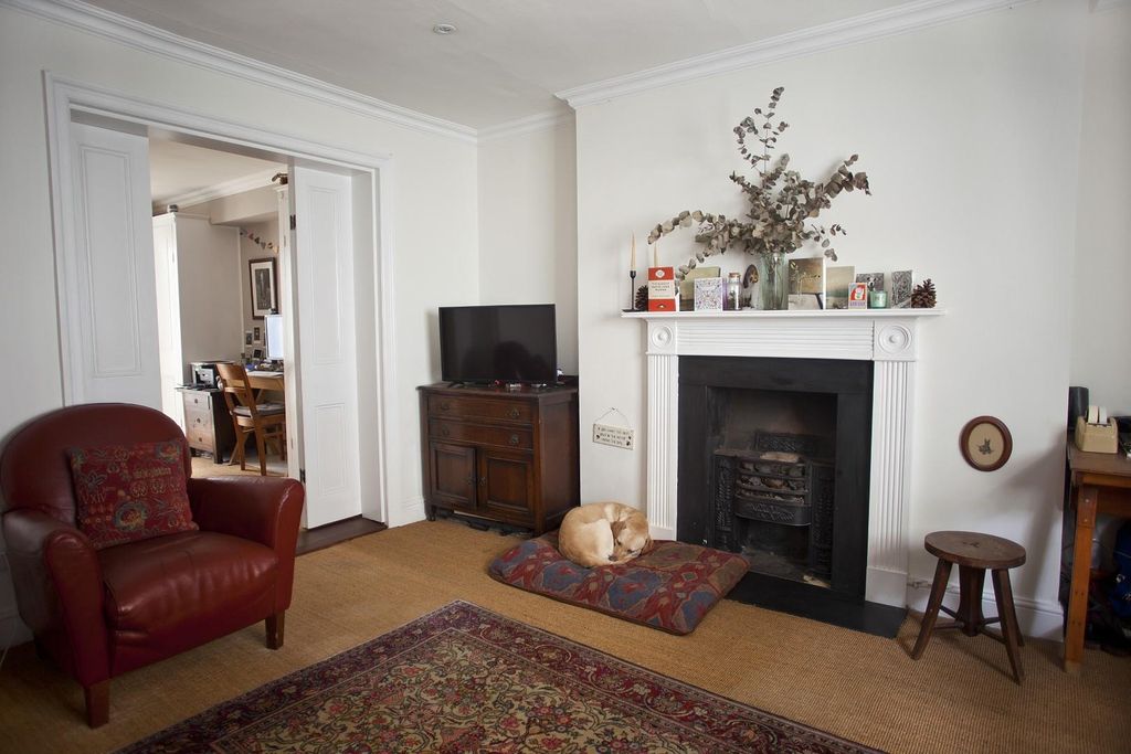 Property photo 2 of 10