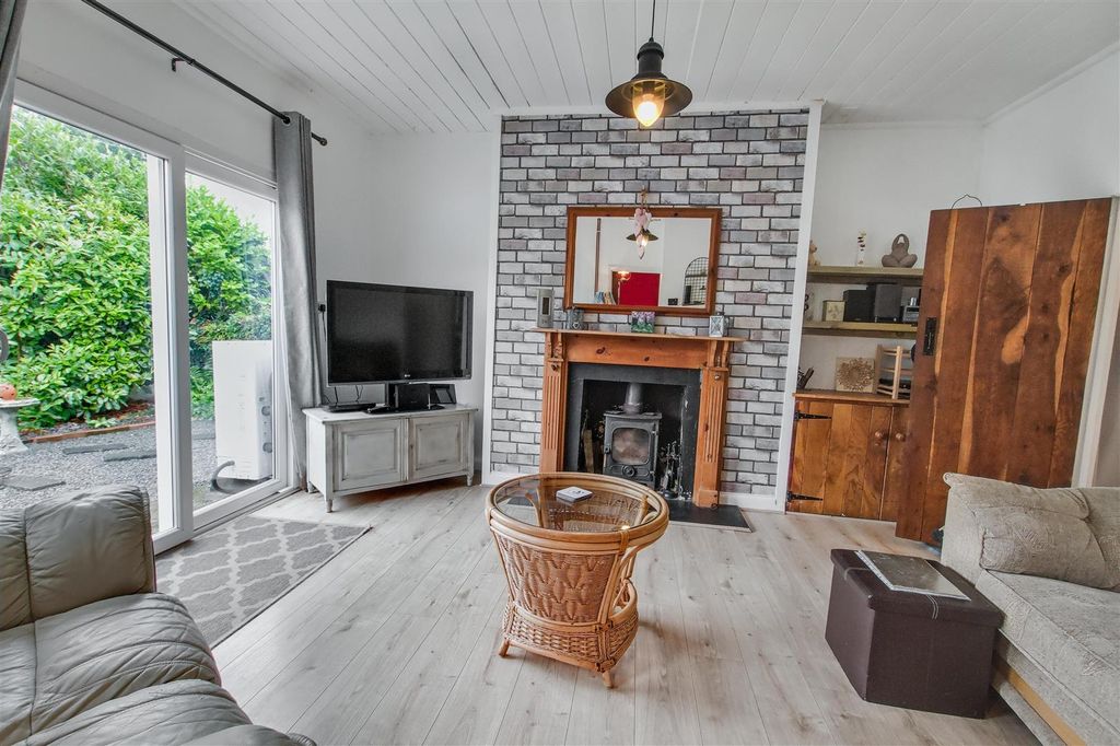 Property photo 3 of 39 Lounge