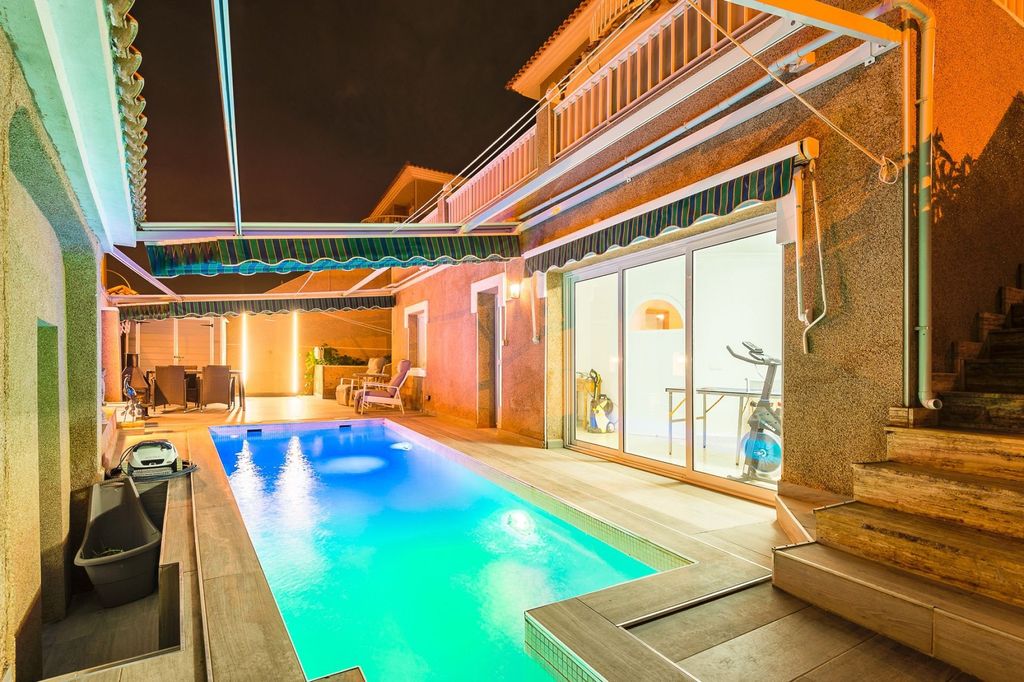 Property photo 3 of 49