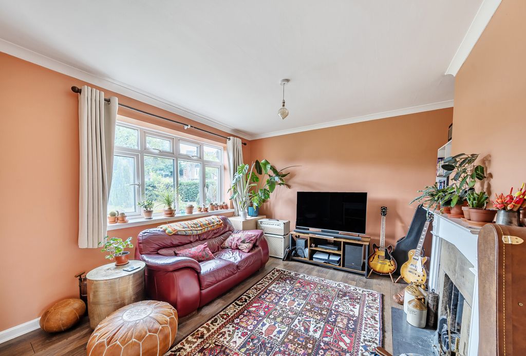 Property photo 3 of 15 1324871-9-68823F7...