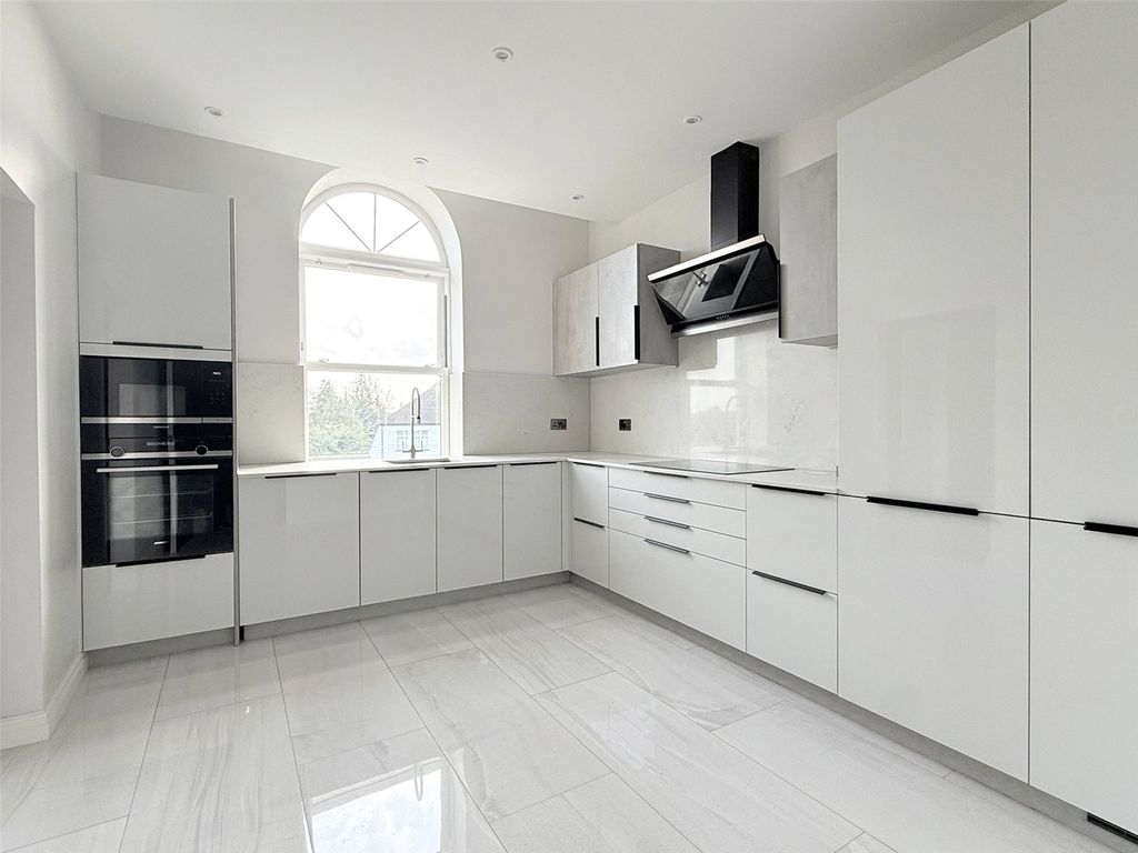 Property photo 3 of 13 Picture No. 12