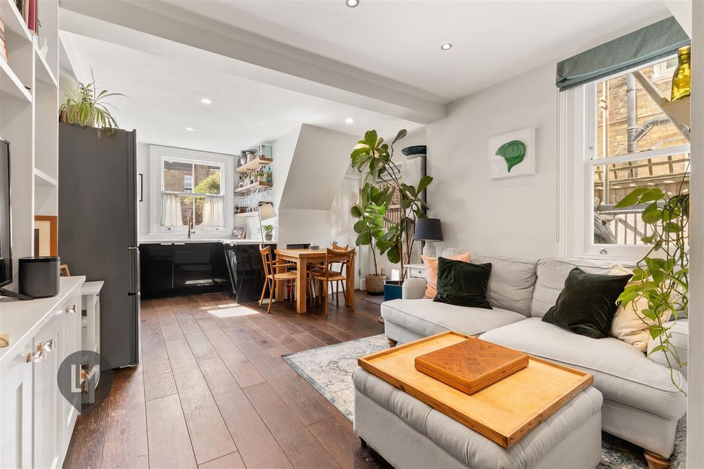 Property photo 1 of 8 Living/Dining/Kitchen