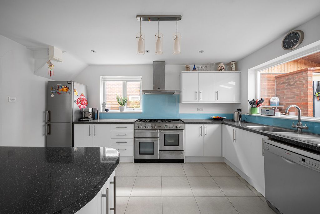 Property photo 2 of 16