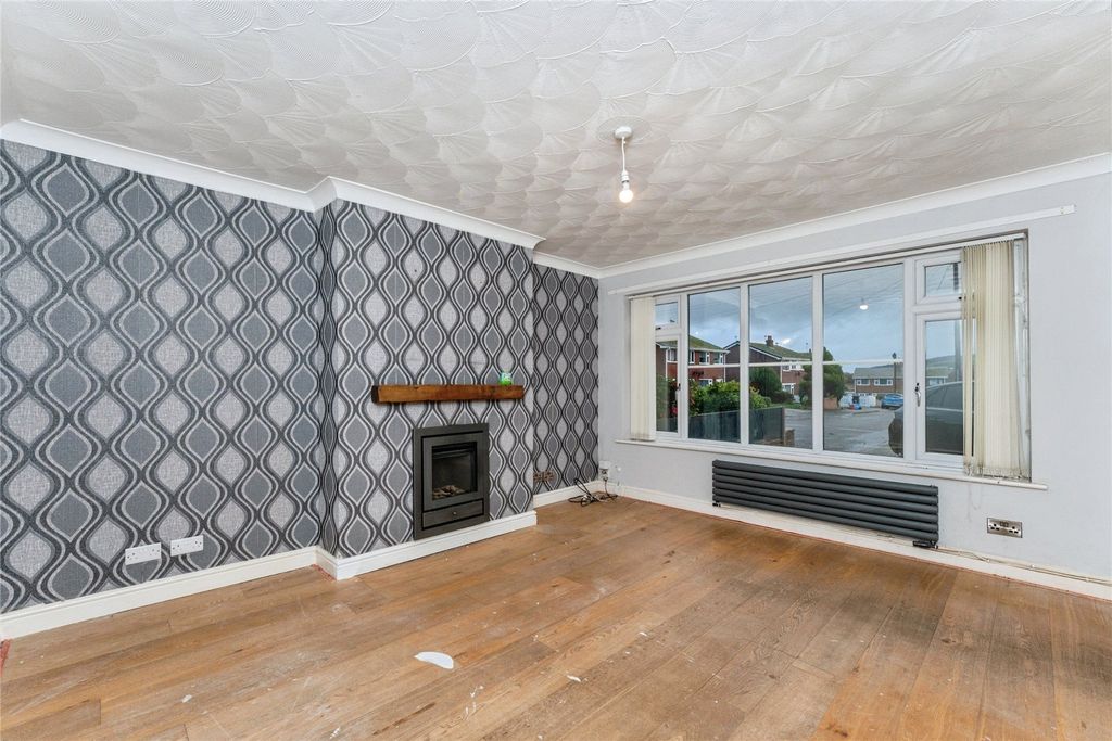 Property photo 2 of 24 Lounge