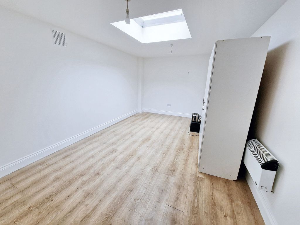 Property photo 1 of 3