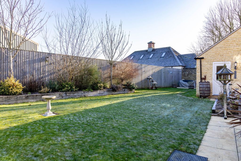 Property photo 2 of 21