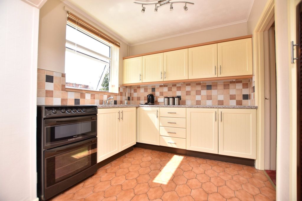 Property photo 2 of 15 Kitchen