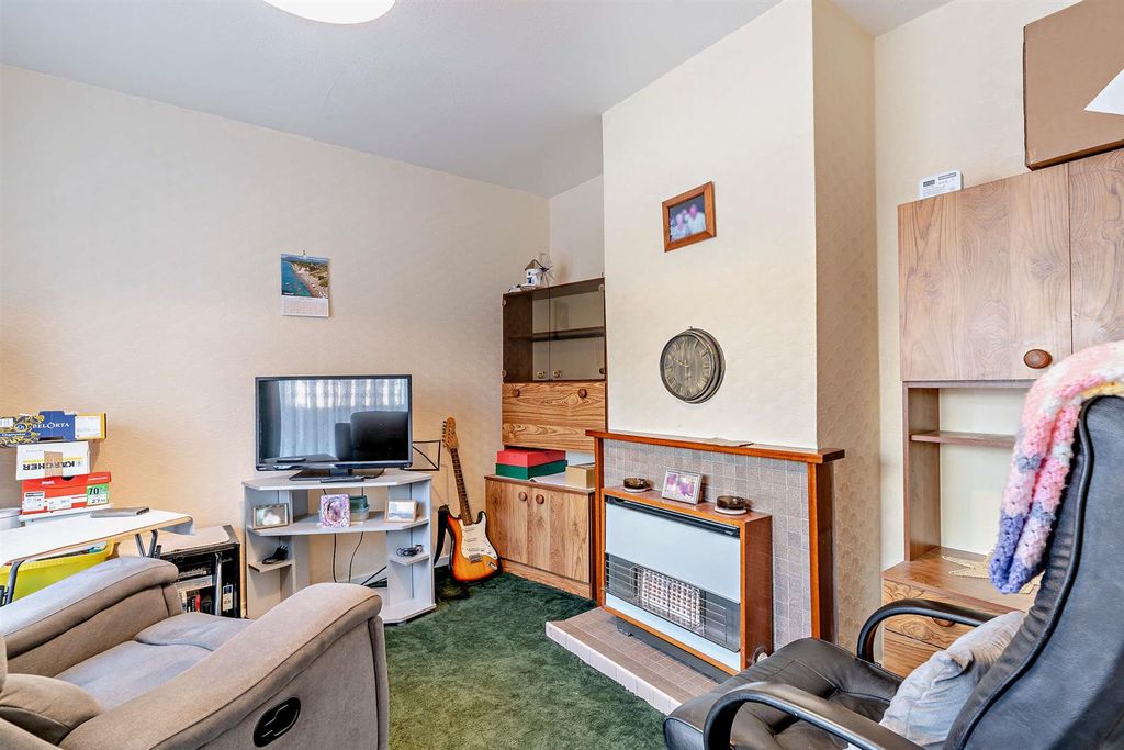 Property photo 2 of 13 8656420-Interior12-800.Jpg