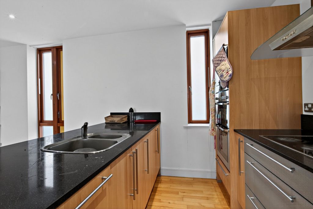 Additional image 4 of 2 bed flat for saleMeadowcroft, Cambridge, Cambridgeshire CB4