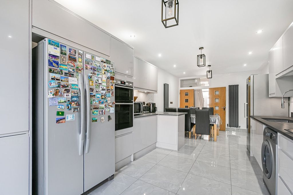 Property photo 3 of 36