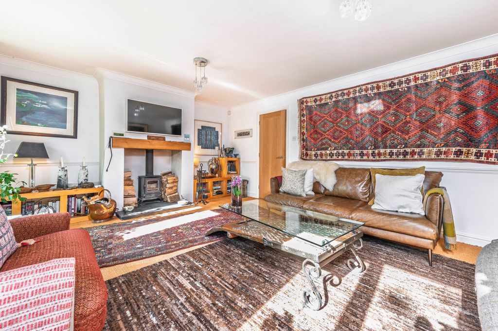 Property photo 2 of 33 Living Room