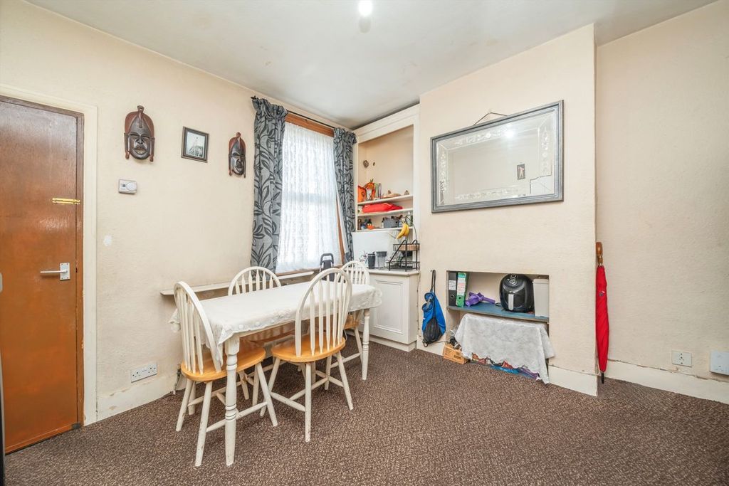 Property photo 3 of 5