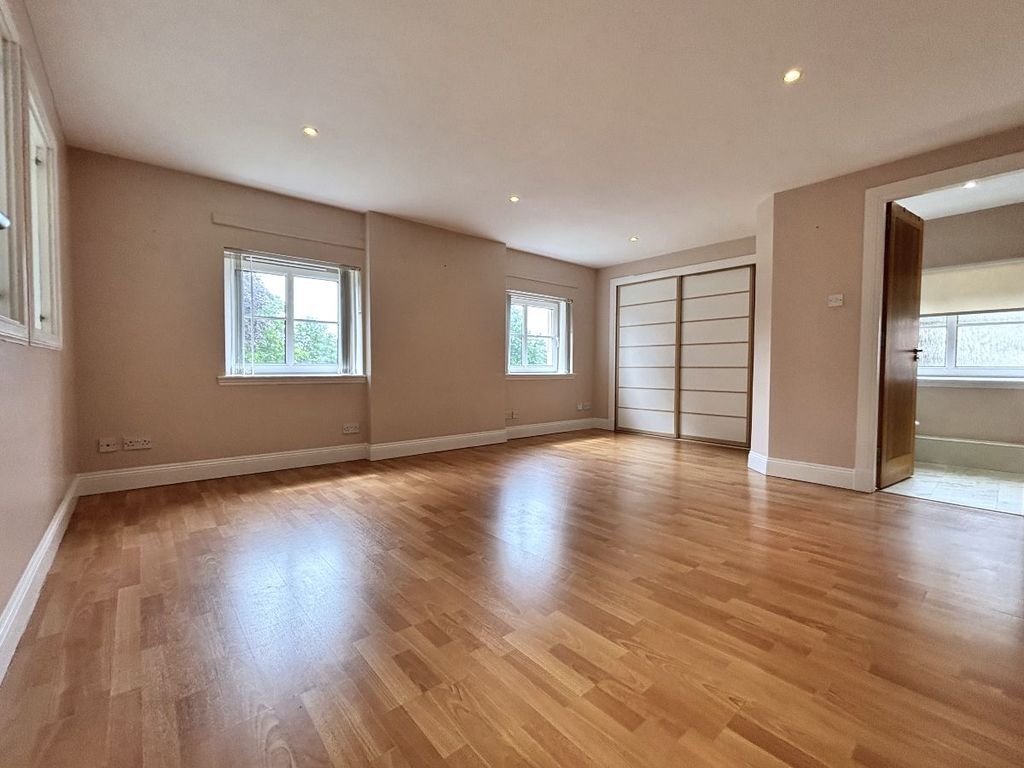 Property photo 3 of 25