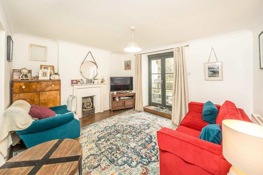 Property photo 2 of 6