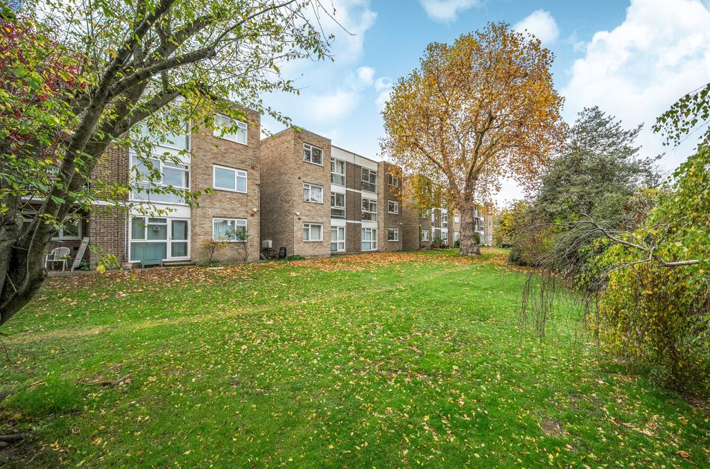 Property photo 1 of 12 1376761-13-690c81...