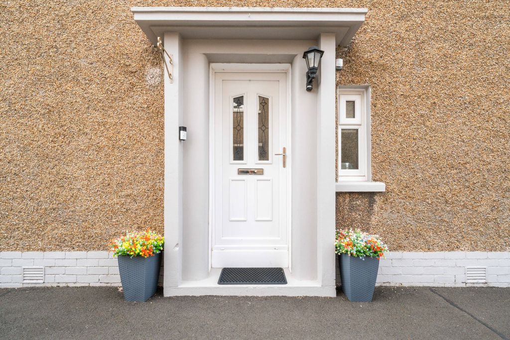 Property photo 2 of 27