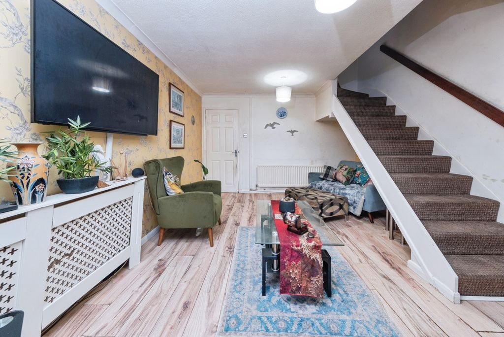 Property photo 3 of 10 Pbox-Img.Jpg