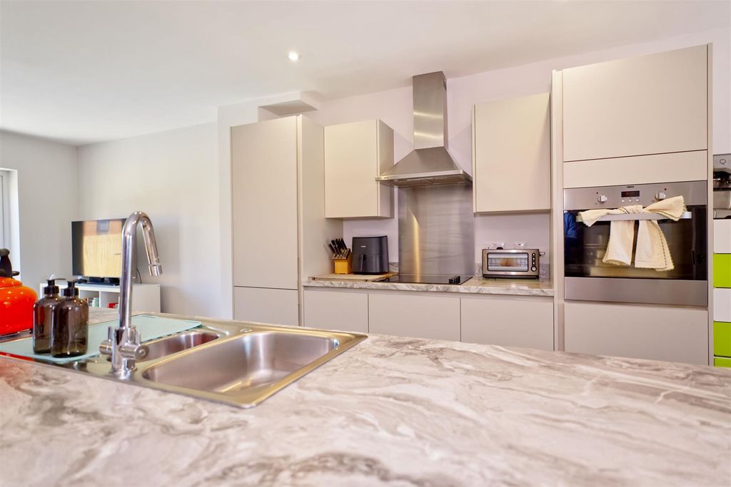 Property photo 2 of 22 12 (7).Jpg