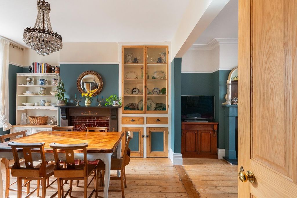 Property photo 1 of 25 1P0Abr - Dining Room G.Jpg